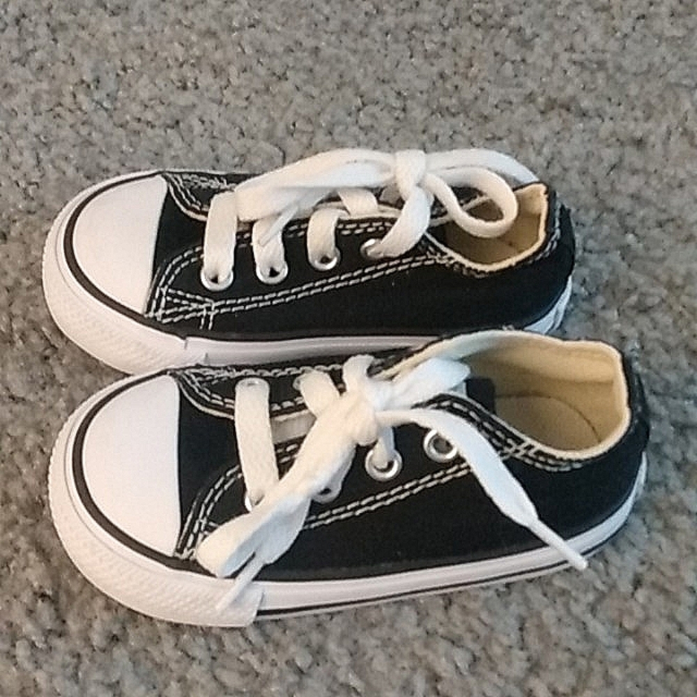 Converse Tennis Shoes